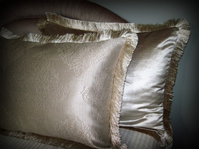 Reversible pillow shams