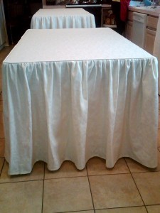 Fitted tablecloth