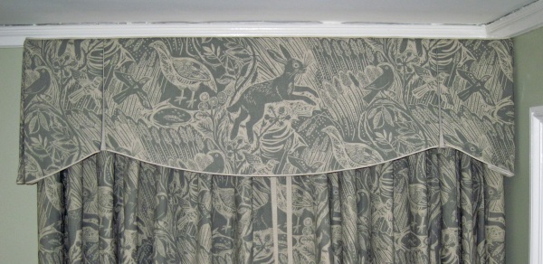 Scalloped box pleated valance and curtains