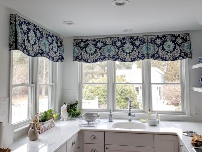 Scalloped inverted pleat valances